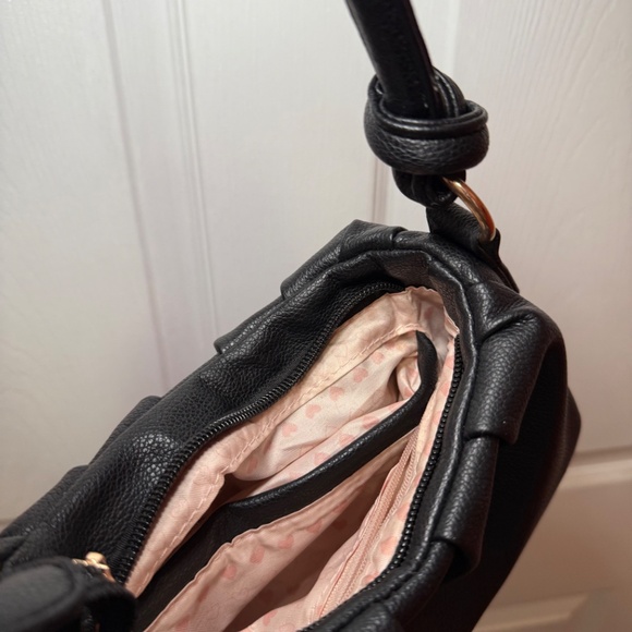 Small tuffed black purse - Picture 3 of 3